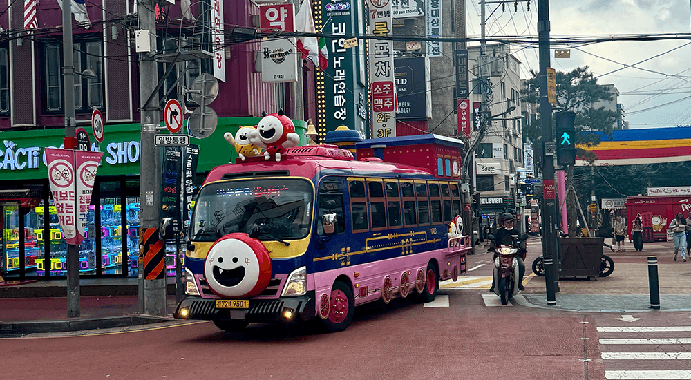 Barrio de Hongdae en Seúl con ambiente joven y tiendas